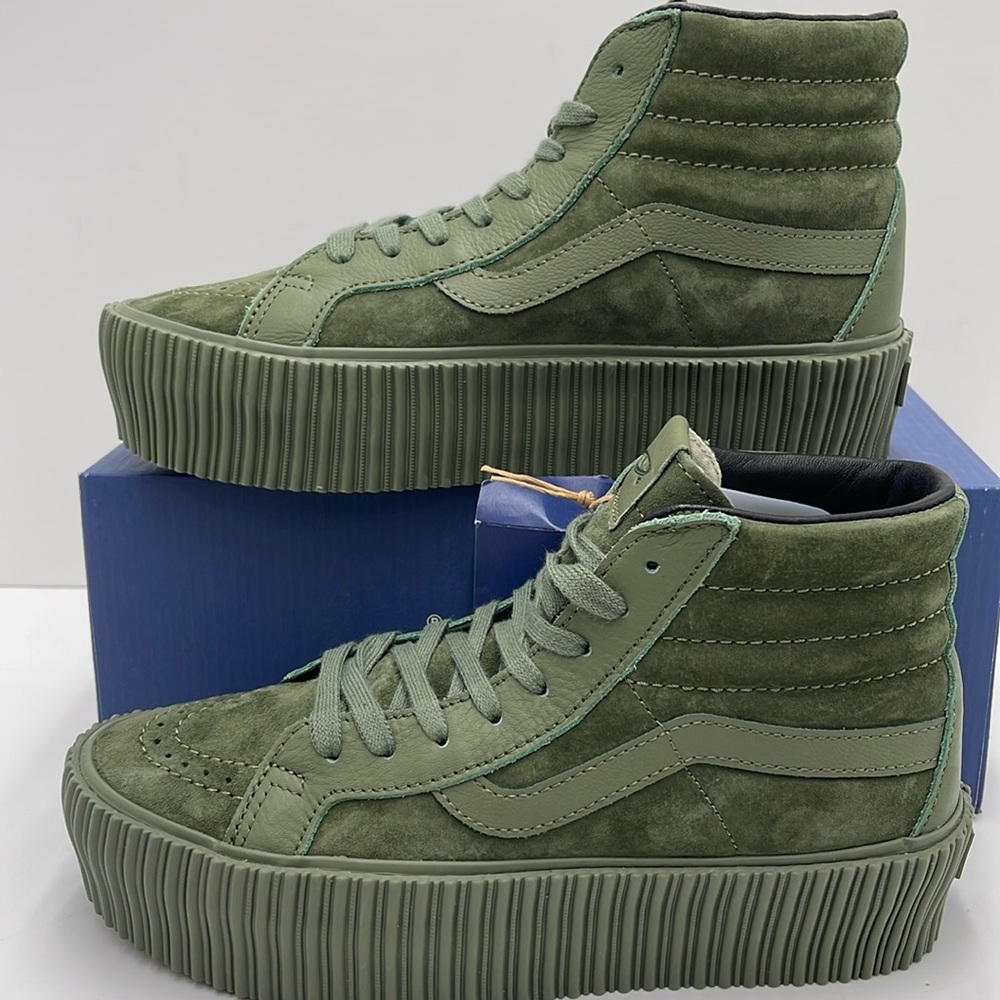 Vans Women’s Sk8-Hi Reissue 3 Platform
Lx Suede/Leather Army
VN000CNFARM
Mono
